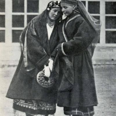 URL: https://gazeta.ua/articles/history/_ukrayinski-selyani-mezhi-1920-stolittya-zalyubki-pozuvali-fotografam/510462