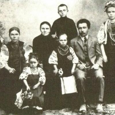 URL: https://gazeta.ua/articles/history/_ukrayinski-selyani-mezhi-1920-stolittya-zalyubki-pozuvali-fotografam/510462