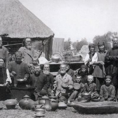 URL: https://gazeta.ua/articles/history/_ukrayinski-selyani-mezhi-1920-stolittya-zalyubki-pozuvali-fotografam/510462