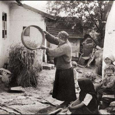 URL: https://www.volynpost.com/news/92443-ridkisni-svitlyny-selian-zahidnoi-ukrainy-v-1920-mu-vid-nevidomogo-fotografa